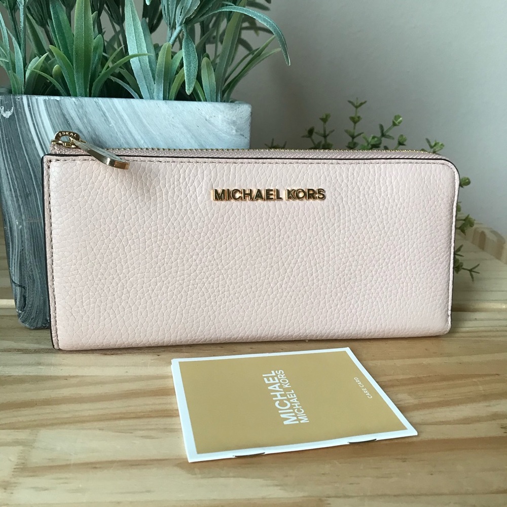 Michael Kors wallet🎈🎈